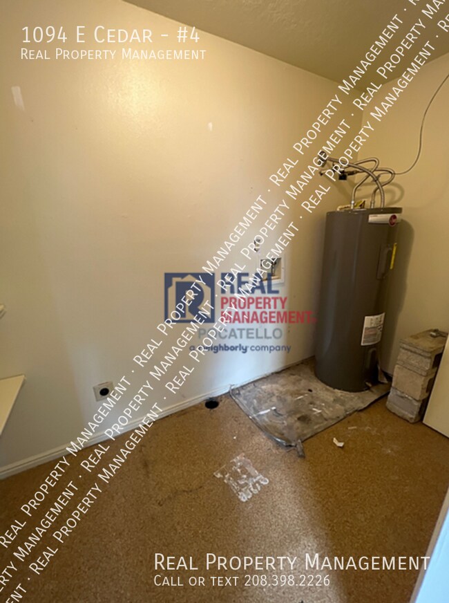 Building Photo - 1094 E Cedar-#4
