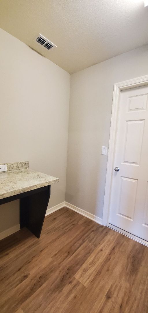 Building Photo - 4-Bedroom, 2-Bathroom in Villamar Winter Haven