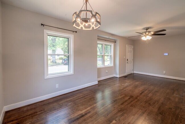 Building Photo - Charming Renovated 2BR Home in Revolution Park – Minutes from Uptown Charlotte!