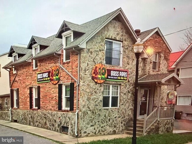 Building Photo - 105 Second St