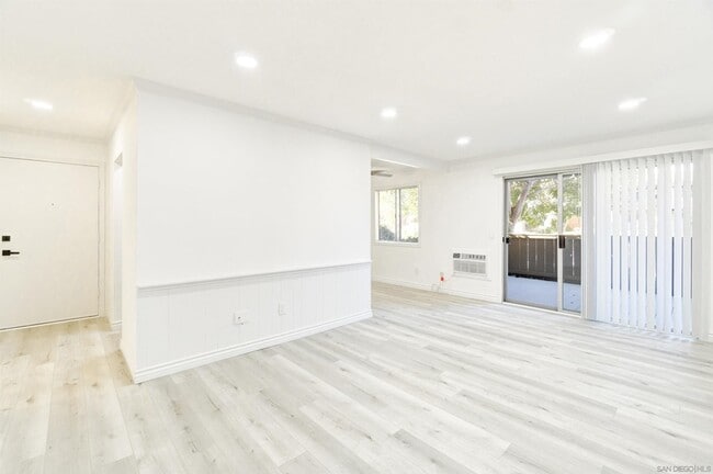 Building Photo - 9175 Campina Dr