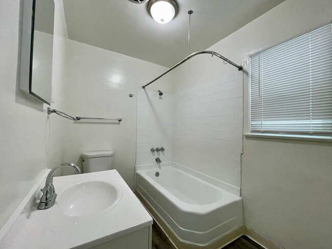 Building Photo - Cozy 1bd 1 ba In Los Angeles