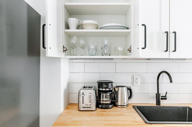 Building Photo - 93 1/2 East 7th Street-SI FL1-ID1054297P