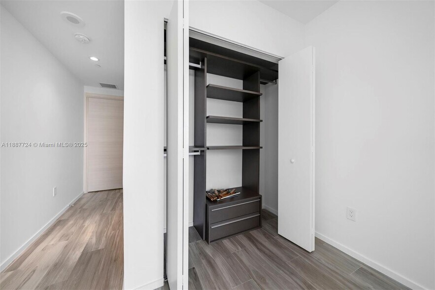 Building Photo - 801 S Miami Ave