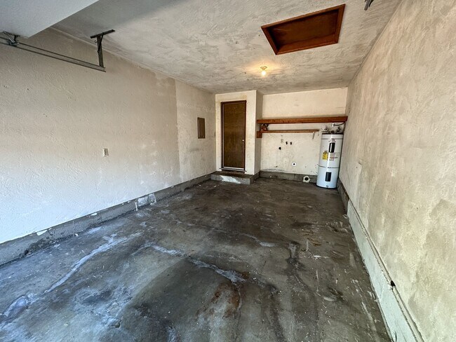 Building Photo - EVERGREEN1574-1594