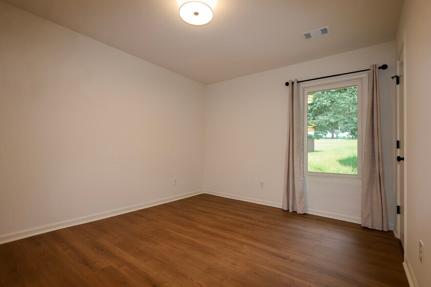 2nd Bedroom - 1685 Bald Ridge Marina Rd