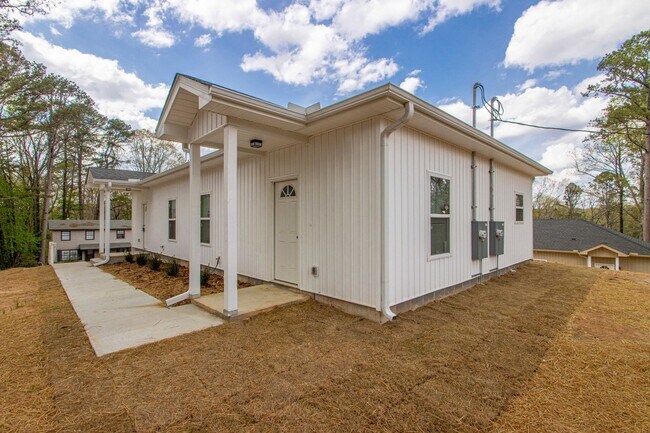 Building Photo - 2015-2017 Scotty Ct