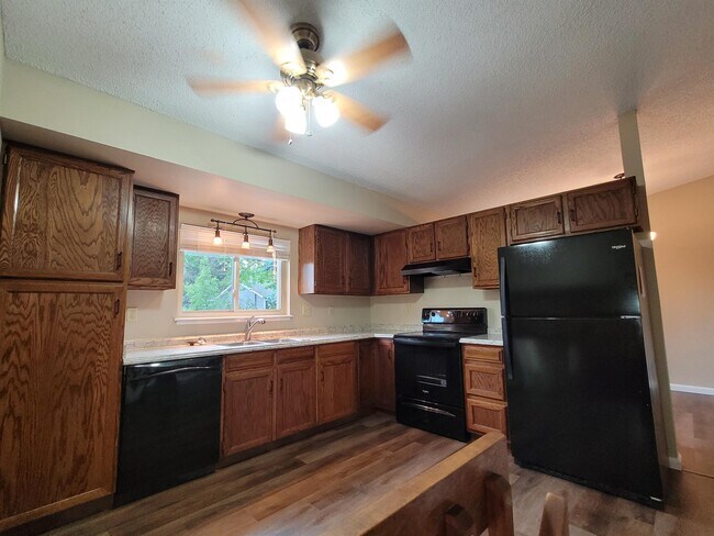 Building Photo - 5280 Mule Deer Dr