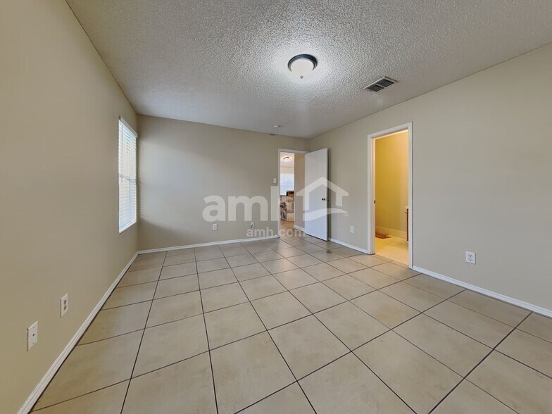 Building Photo - 800 Castlewick Ct