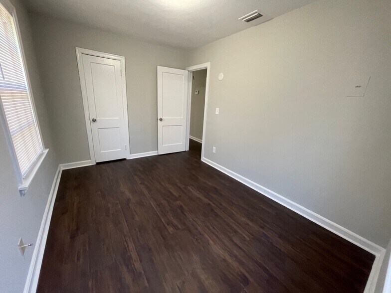 Building Photo - 2032 Geneve St