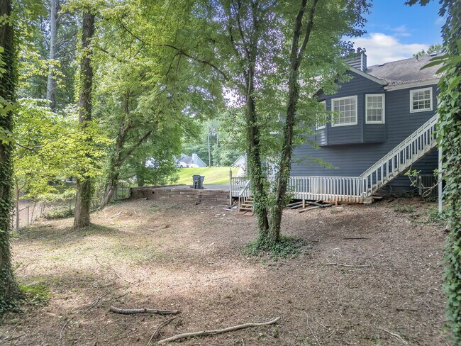 Building Photo - 608 Wood Ridge Dr