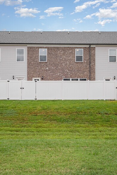 Building Photo - 1706 Lone Jack Ln
