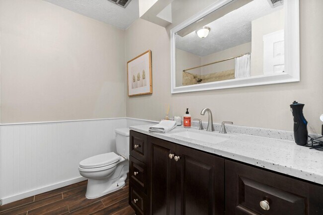 Building Photo - 5542 Ashgate Dr