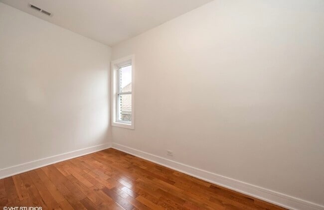 Building Photo - 3329 S Oakley Ave