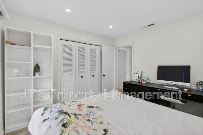 Building Photo - 728 Clipper Way