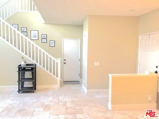 Building Photo - 1157 E Moreno Way