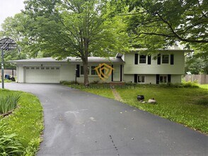 Building Photo - 2706 Lakewood Dr N