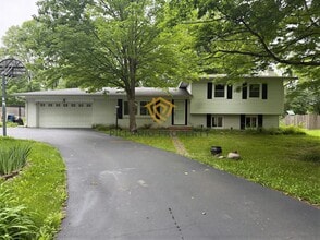 Building Photo - Freshly Renovated 4-Bedroom Home in Carmel, near Keystone and 96th St, Available NOW!