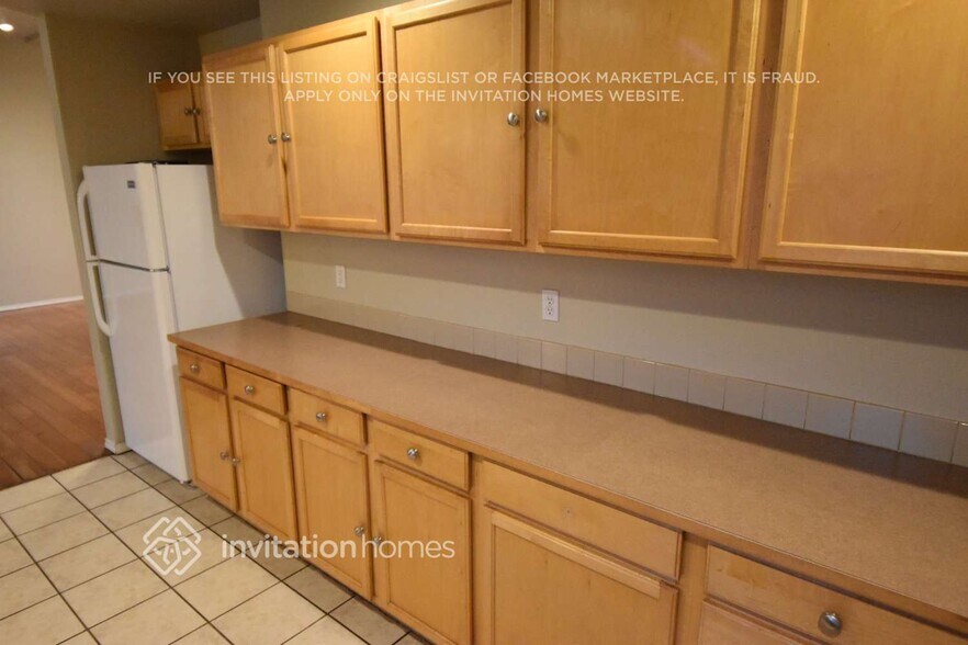 Building Photo - 13421 Des Moines Memorial Dr S