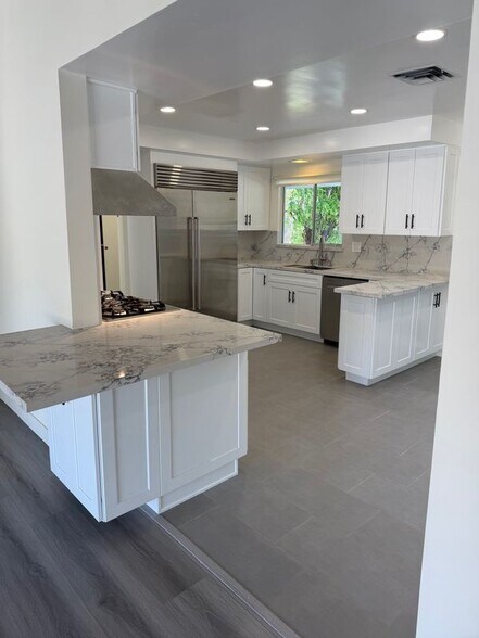 Building Photo - 5301 Dubois Ave