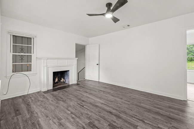 Building Photo - Charming 4 Bedroom, 2 Bathroom house