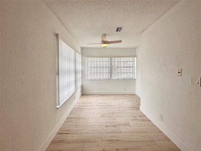 Building Photo - 2580 Coral Springs Dr