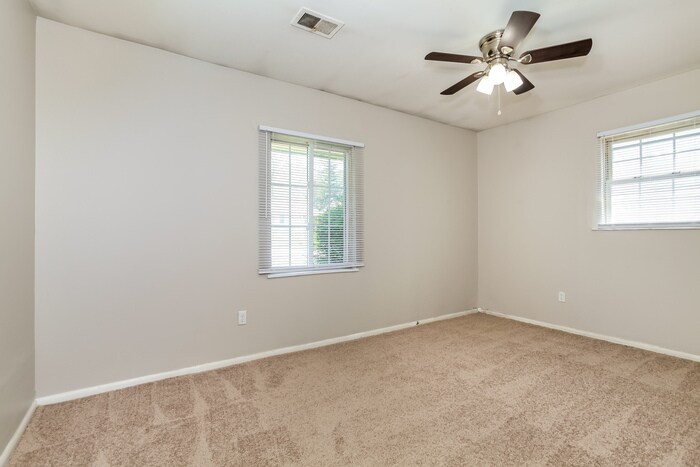 Building Photo - 3962 Woodsong Dr