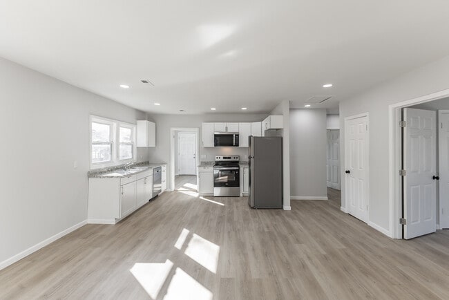 Building Photo - Decatur Property