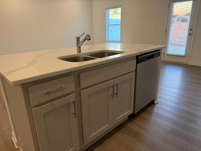 Building Photo - 214 Kinship Dr