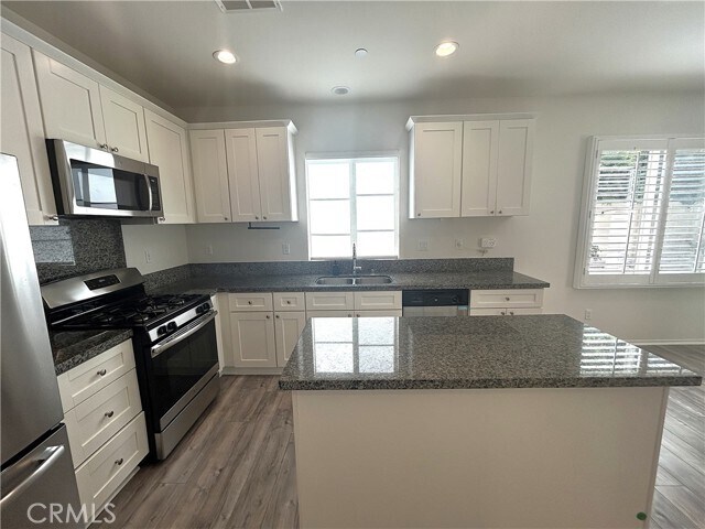 Building Photo - 253 S Vermont Ave