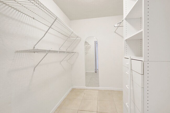 Building Photo - Las Brisas
