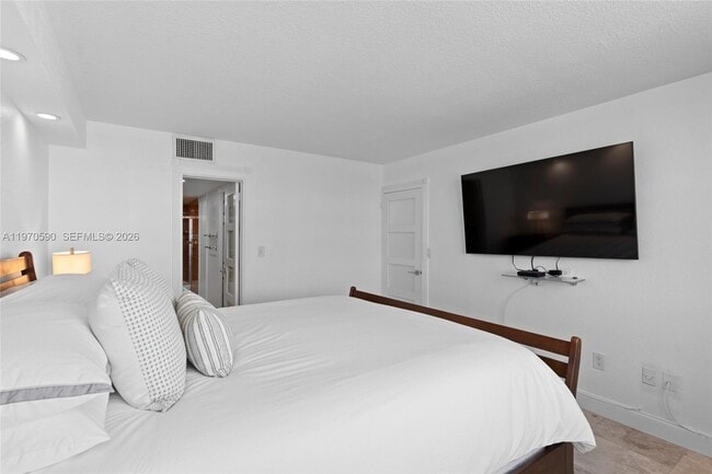 Building Photo - 5701 Collins Ave