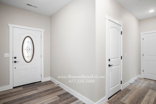 Building Photo - Great Location available again!!!