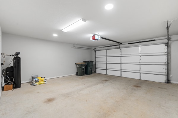 Building Photo - 1217 Highknoll Ln