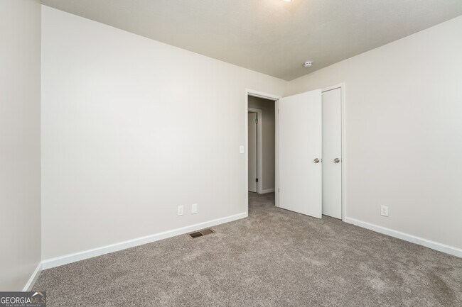 Building Photo - 2236 Kings Forest Dr SE