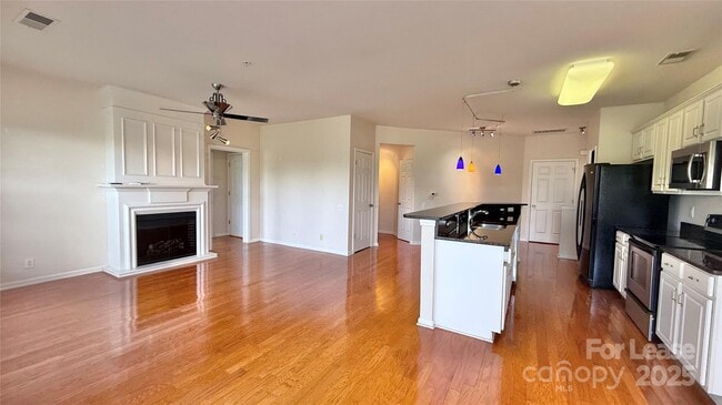 Building Photo - 14668 Via Sorrento Dr