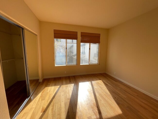 Building Photo - 450 Navaro Way
