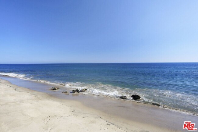 Building Photo - 27036 Malibu Cove Colony Dr