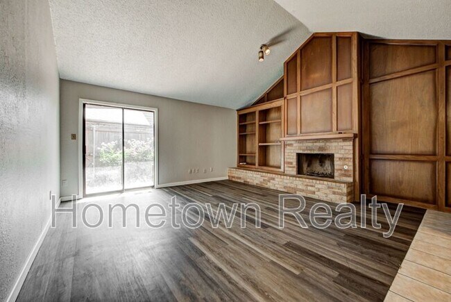 Building Photo - 1713 Hillcrest Dr