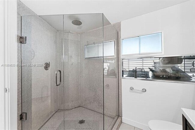 Building Photo - 2401 Collins Ave