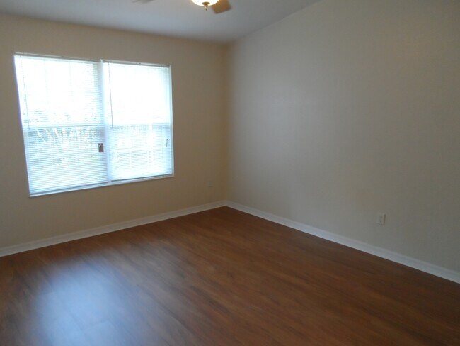 Building Photo - 1221 NW 35th Ave