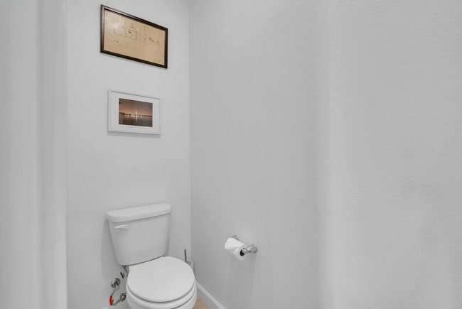 Building Photo - Beautiful Energy Efficient Hayward Townhome w/ Modern Updates