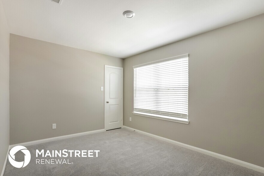 Building Photo - 25237 Dickens Dr