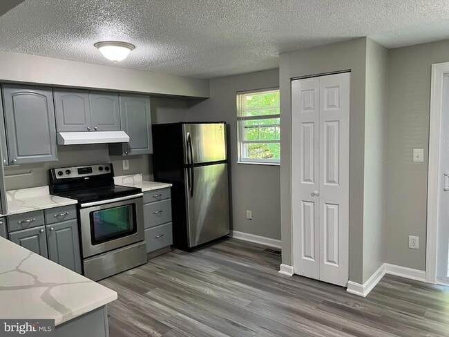 Building Photo - 8156 Dark Den Cir