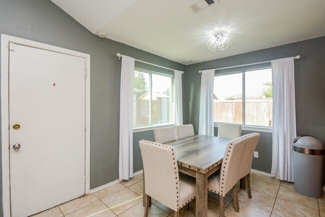 Building Photo - 8607 Crystal Cove Ct