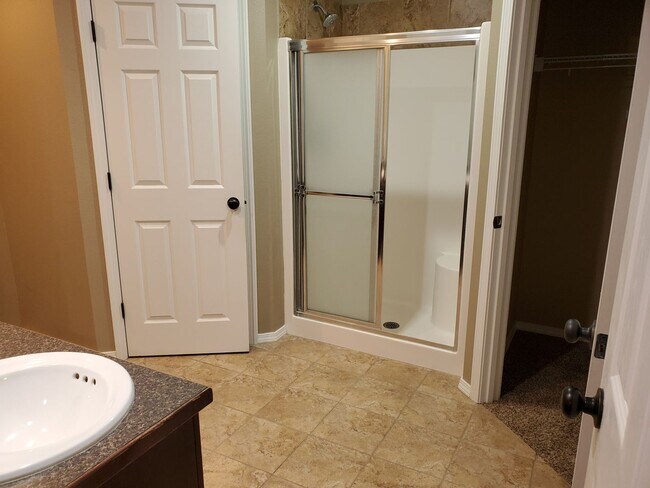 Building Photo - 3 Bedroom Home in South Springfield