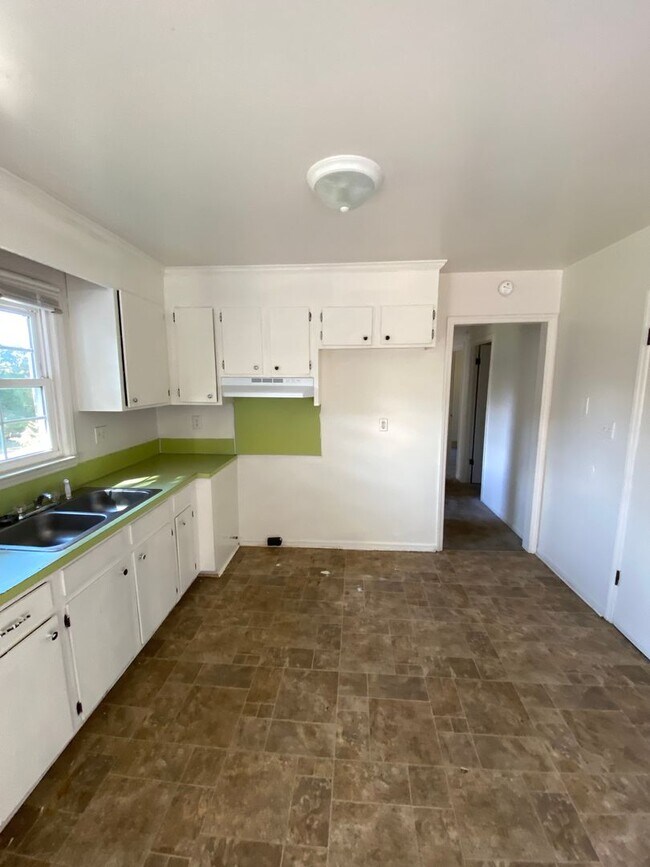 Building Photo - 6026 Emerald Ln