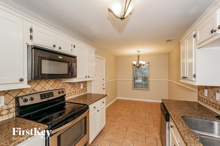 Building Photo - 916 Meadow Park Dr