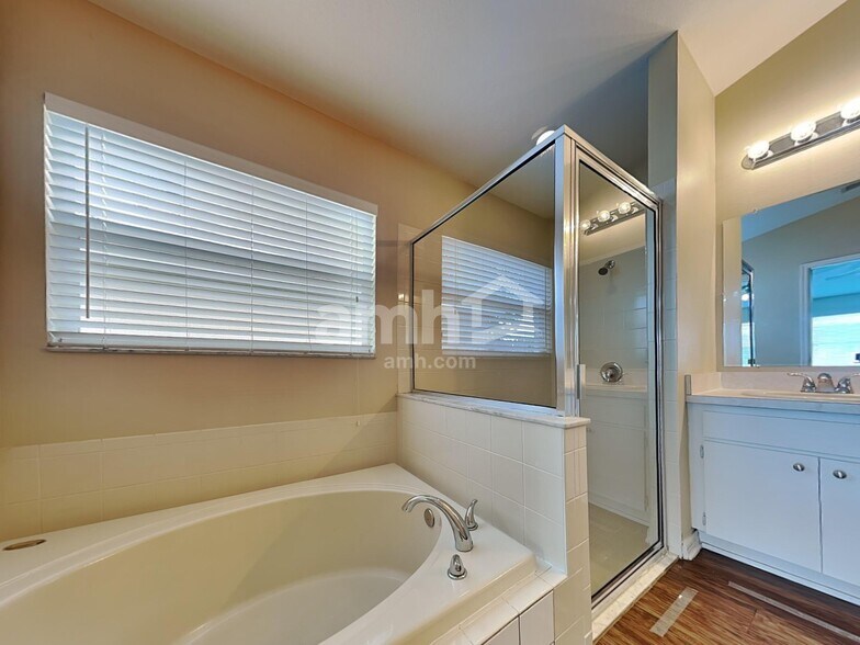 Building Photo - 29425 Crossland Dr