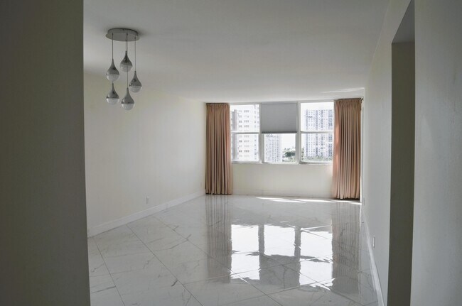 Building Photo - 201 N Ocean Blvd